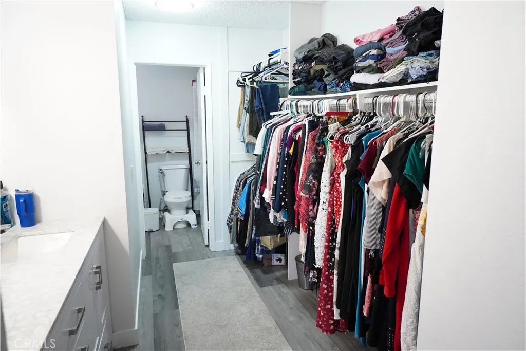 2nd Floor Double Vanity / Walk-In Closet