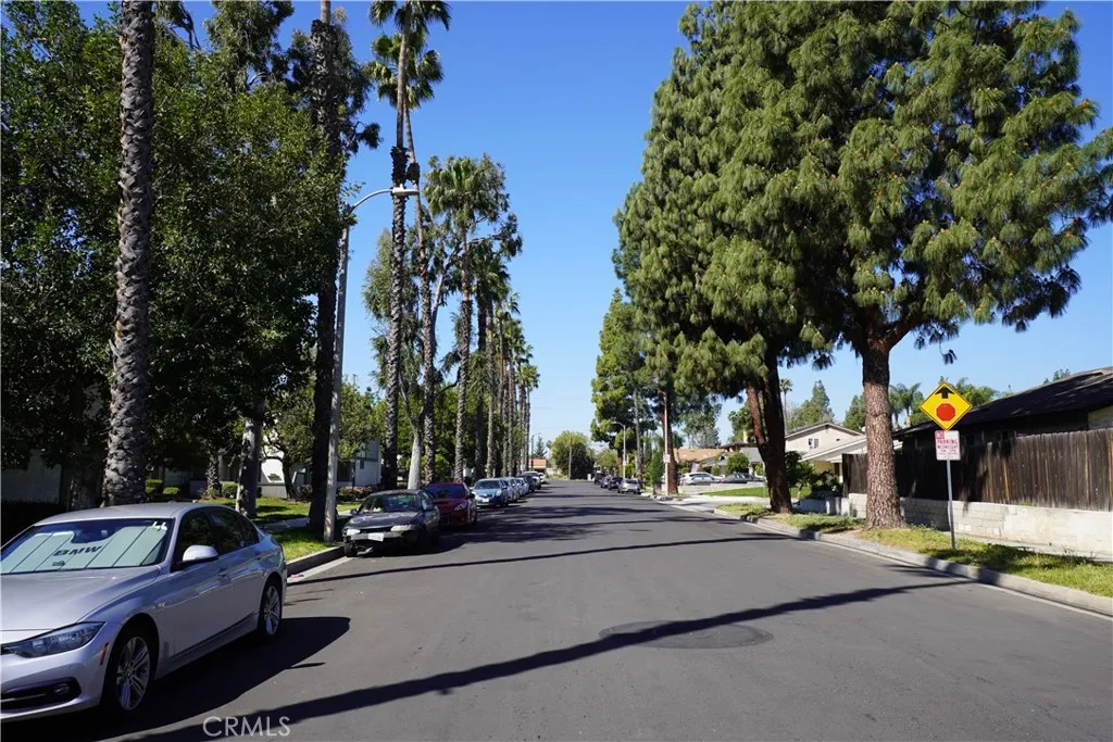 E 5th Street (West View)