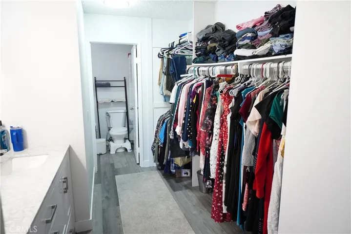 2nd Floor Double Vanity / Walk-In Closet