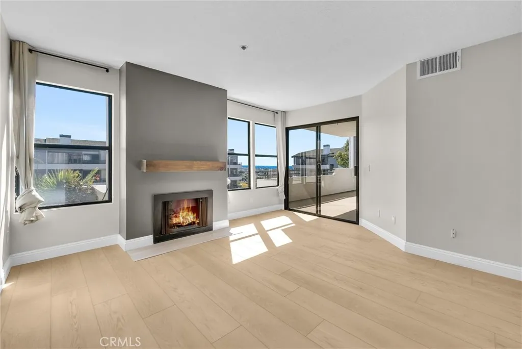 220 Nice 110, Newport Beach, California 92663 home-pic-2