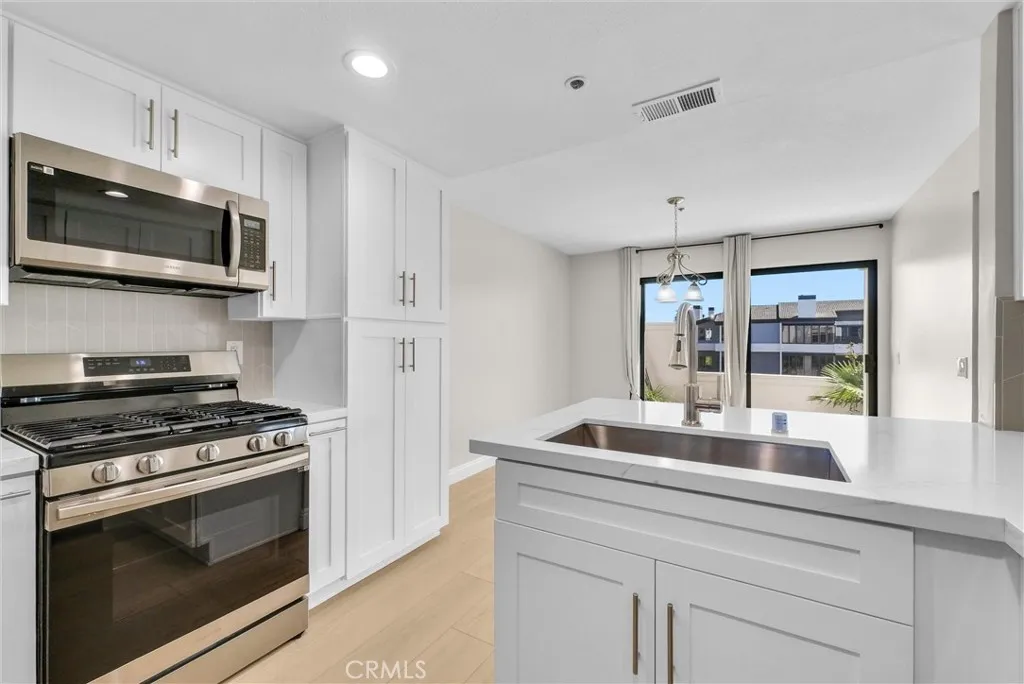 220 Nice 110, Newport Beach, California 92663 home-pic-7