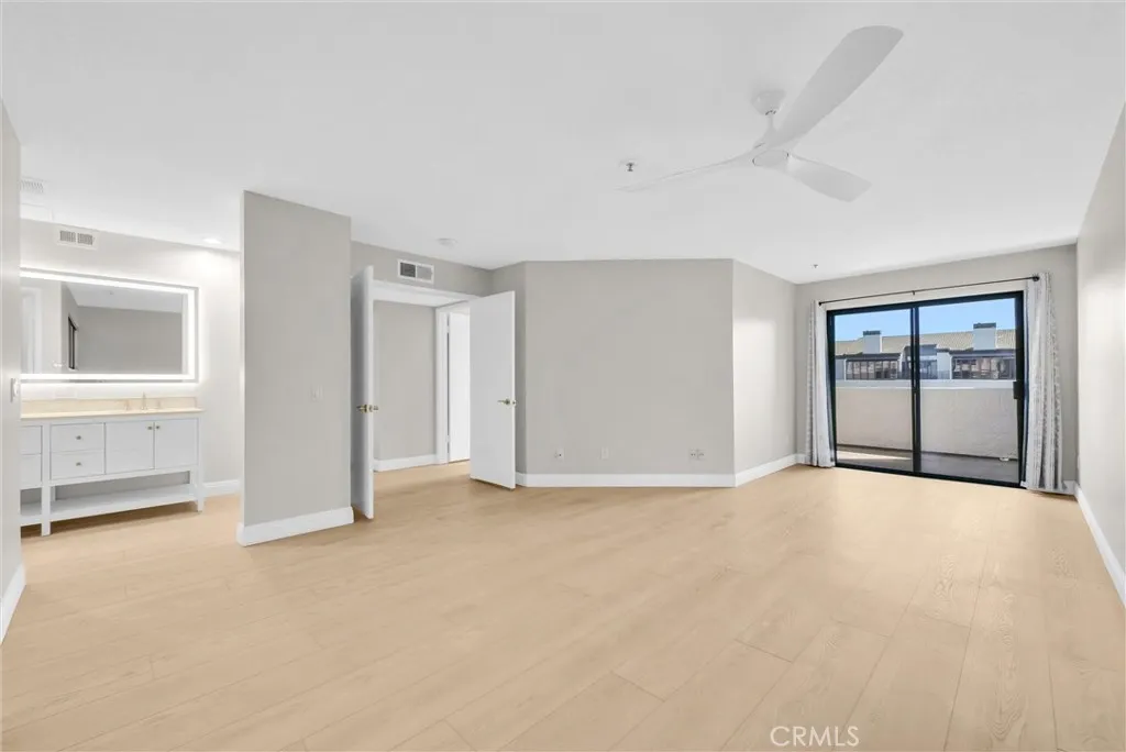 220 Nice 110, Newport Beach, California 92663 home-pic-19