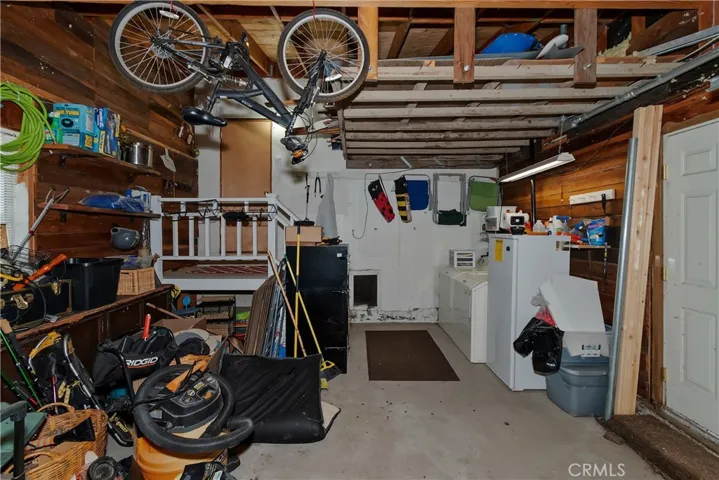 Direct Access Garage And Laundry Area