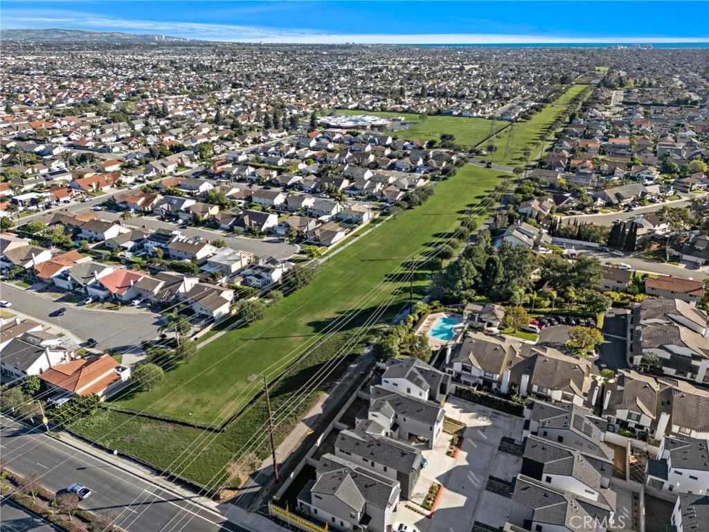 18044 Courreges Court, Fountain Valley, California 92708 home-pic-27