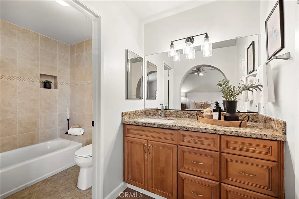 18044 Courreges Court, Fountain Valley, California 92708 home-pic-17
