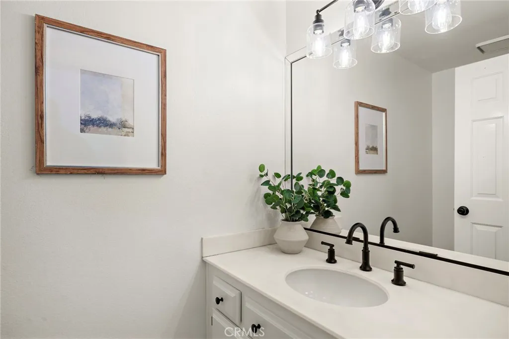 18044 Courreges Court, Fountain Valley, California 92708 home-pic-14