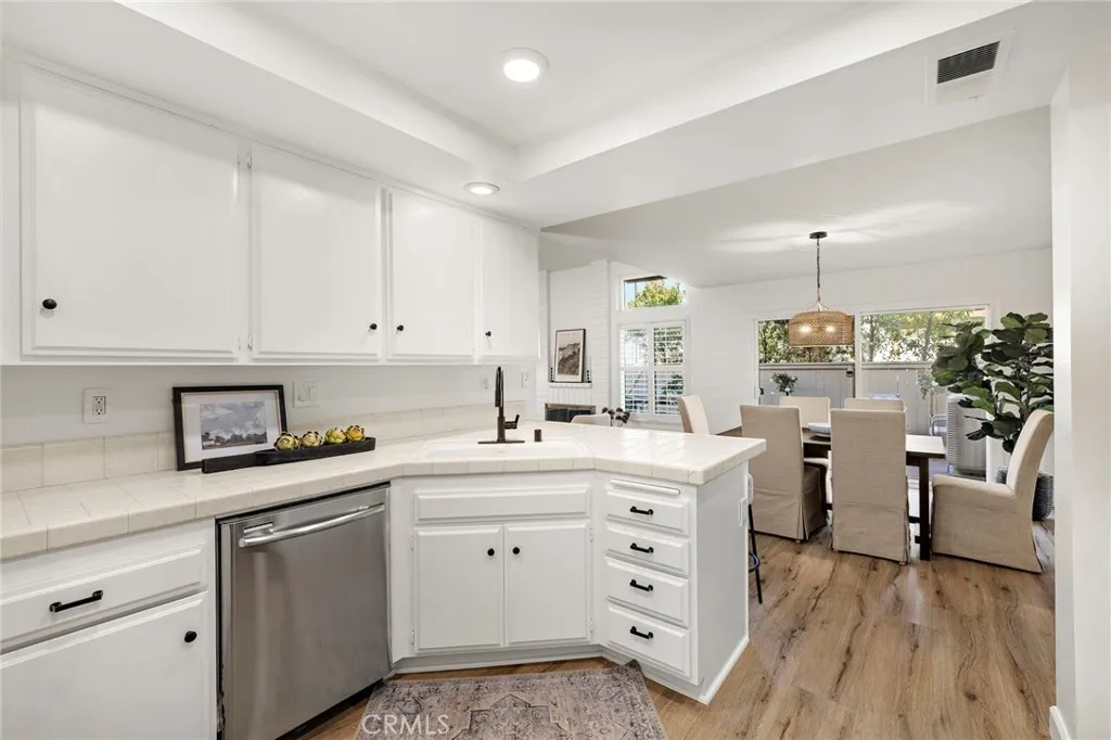 18044 Courreges Court, Fountain Valley, California 92708 home-pic-12