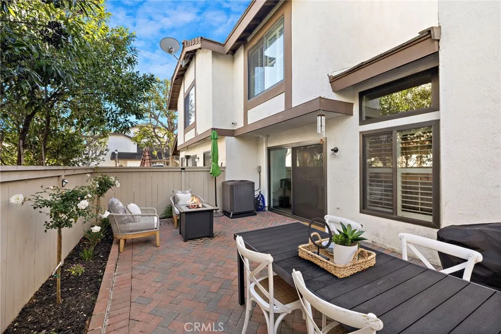 18044 Courreges Court, Fountain Valley, California 92708 home-pic-24