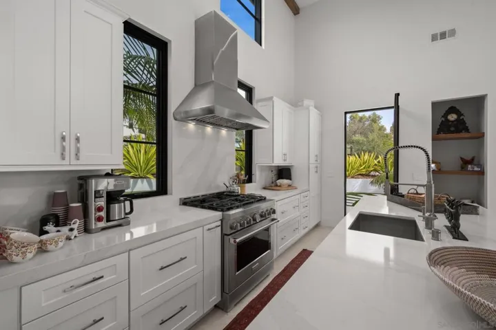 Detached Guest Home with Full Kitchen, 2 bedrooms