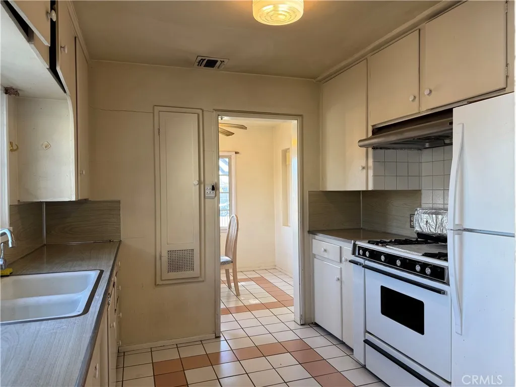 9255 Rio Dell St, Rosemead, California 91770 home-pic-12
