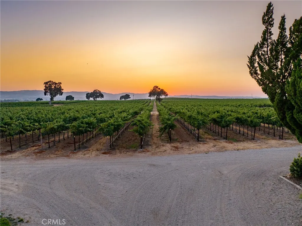 7010 Wilderness Lane, Paso Robles, California 93446 home-pic-50