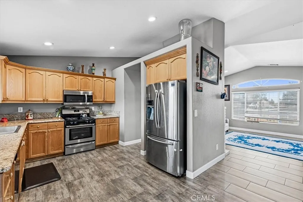 19251 Vine Street, Hesperia, California 92345 home-pic-15