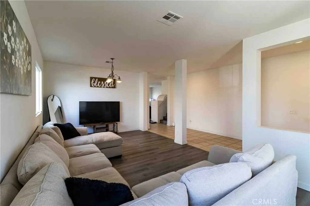 14761 Coachman, Victorville, California 92394 home-pic-9