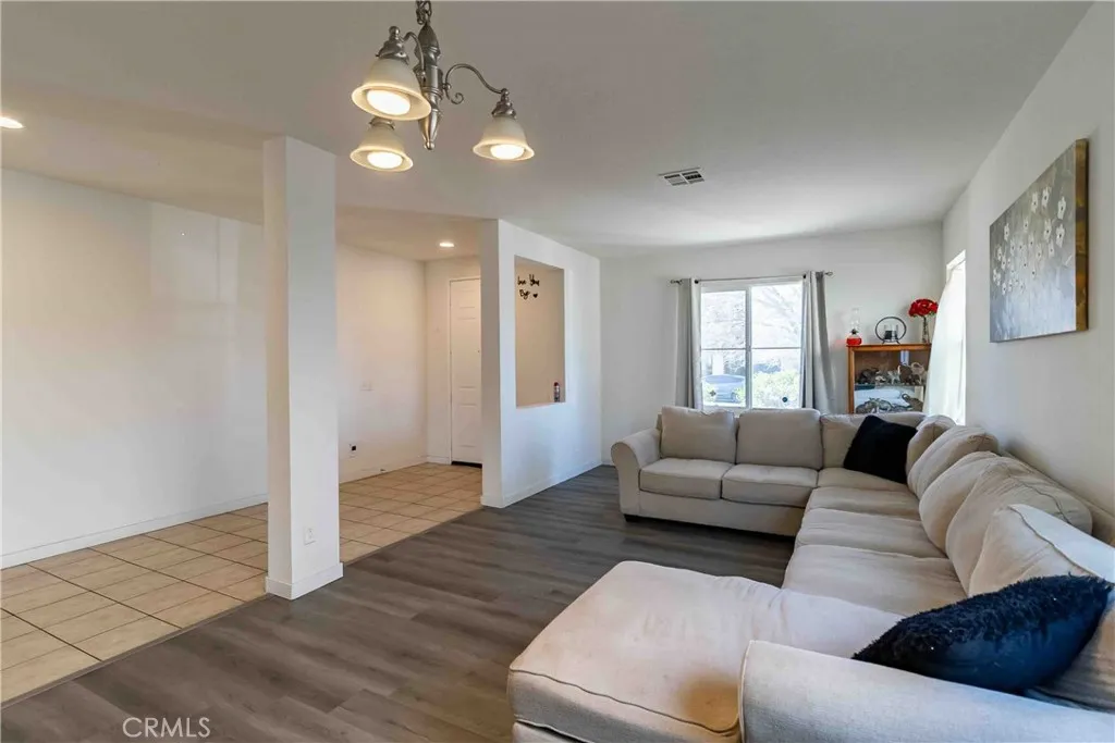 14761 Coachman, Victorville, California 92394 home-pic-10