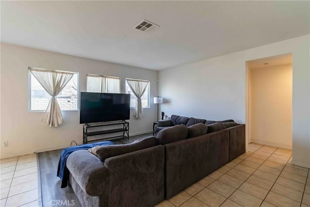14761 Coachman, Victorville, California 92394 home-pic-14