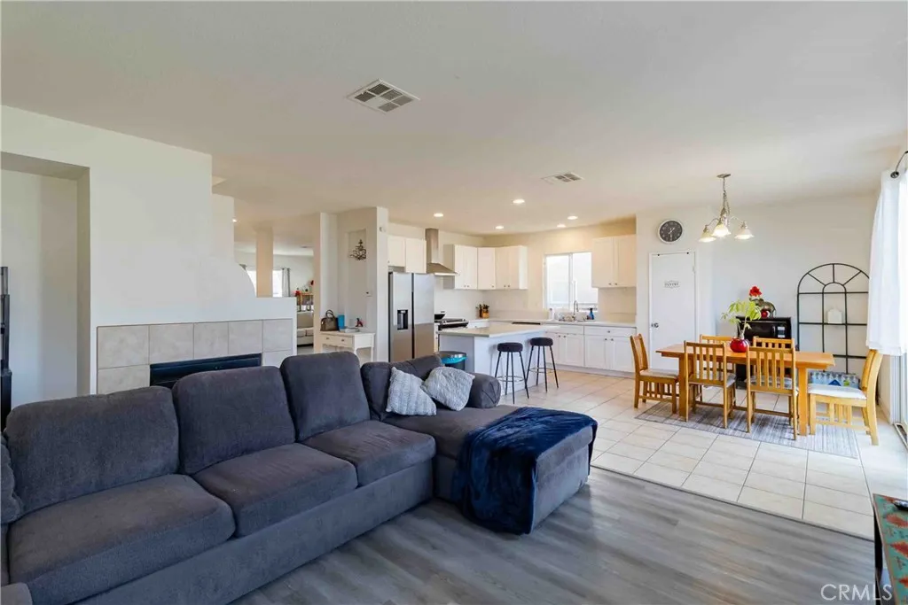 14761 Coachman, Victorville, California 92394 home-pic-24