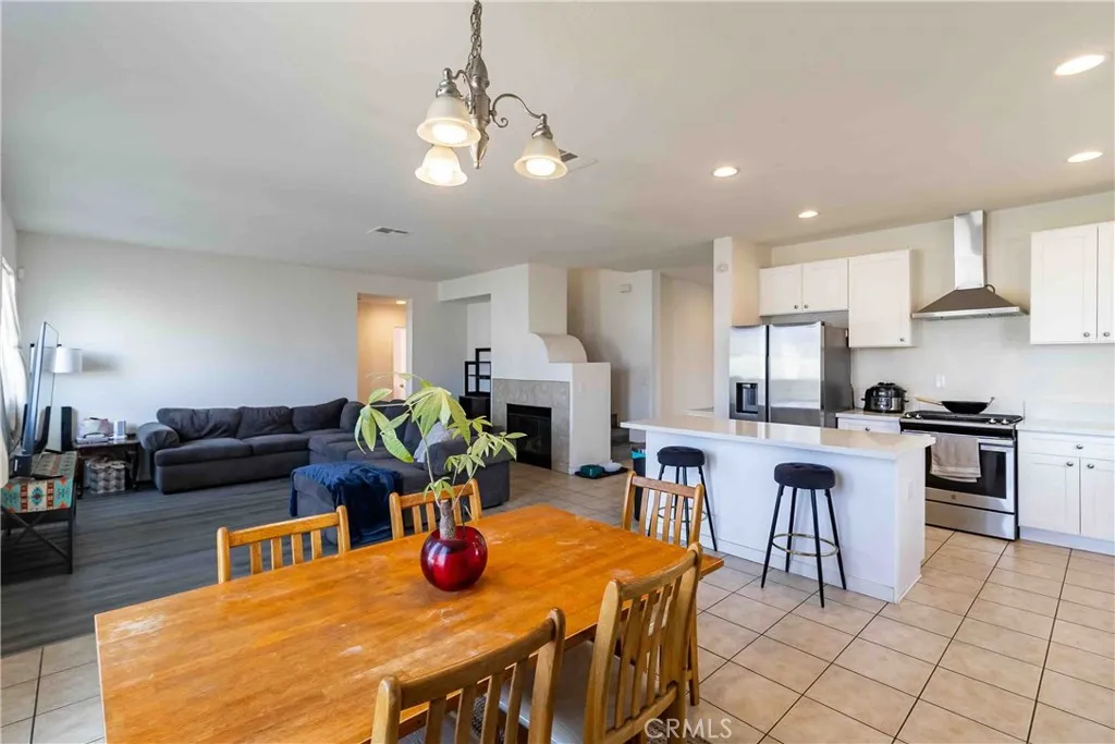 14761 Coachman, Victorville, California 92394 home-pic-17