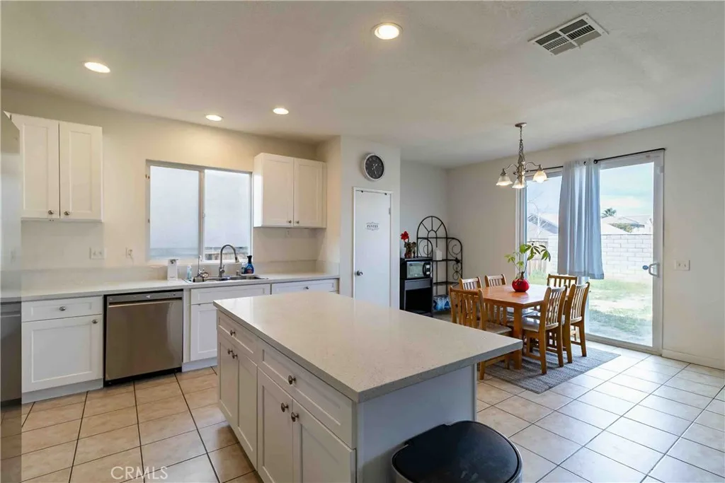14761 Coachman, Victorville, California 92394 home-pic-13