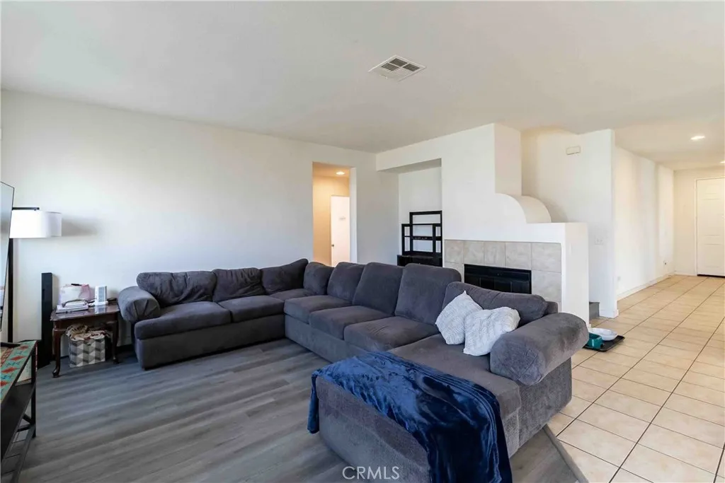 14761 Coachman, Victorville, California 92394 home-pic-25