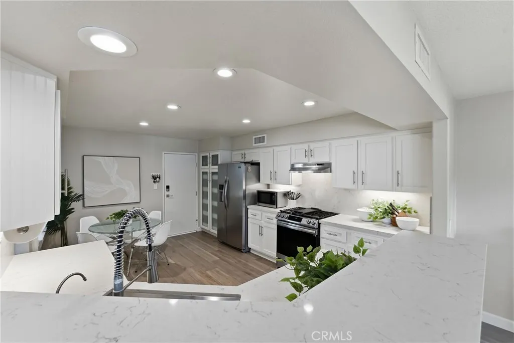 7700 E Viewrim, Anaheim Hills, California 92808 home-pic-21