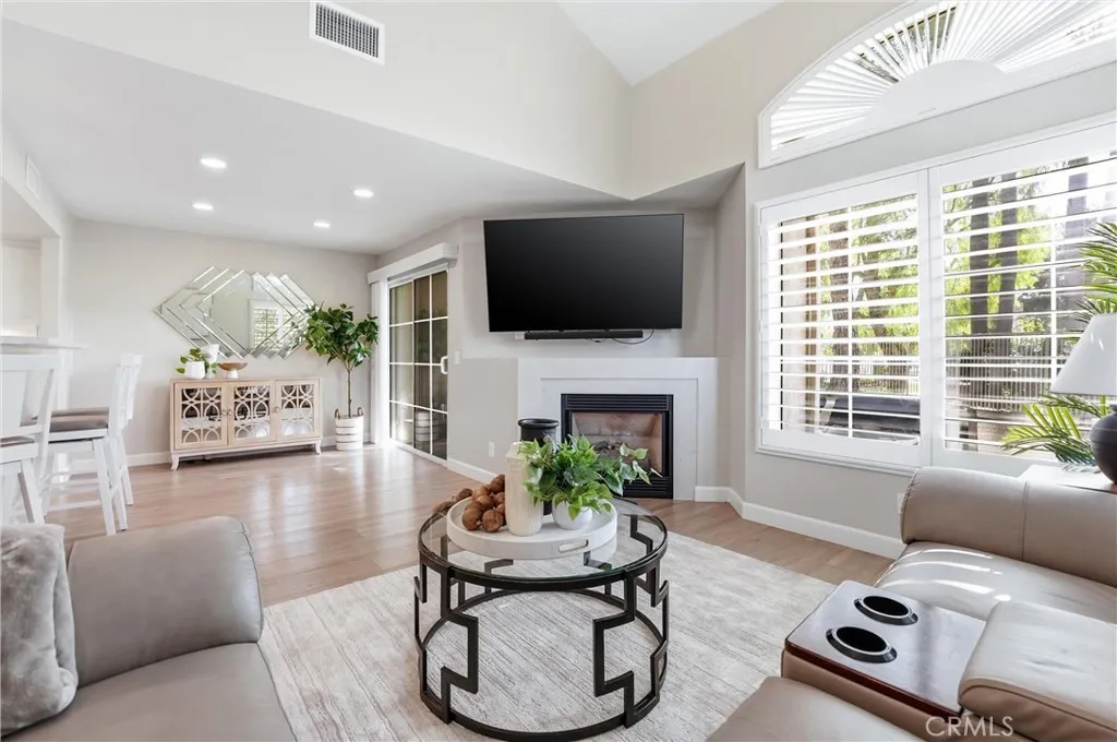 7700 E Viewrim, Anaheim Hills, California 92808 home-pic-16