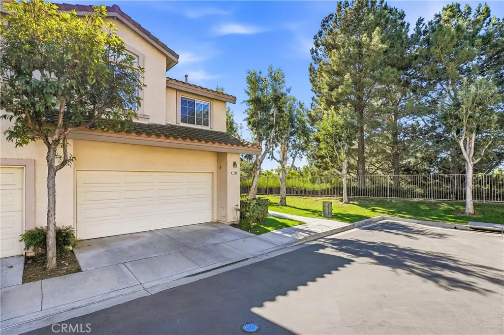 7700 E Viewrim, Anaheim Hills, California 92808 home-pic-2