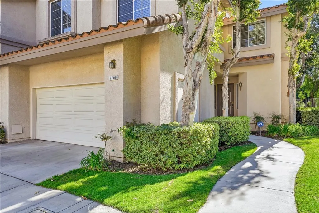 7700 E Viewrim, Anaheim Hills, California 92808 home-pic-4