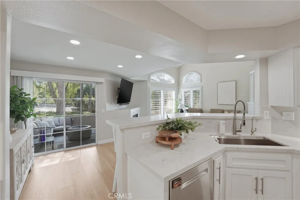 7700 E Viewrim, Anaheim Hills, California 92808 home-pic-24