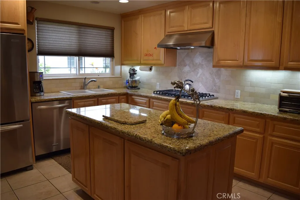 23337 Vanowen, West Hills, California 91307 home-pic-2