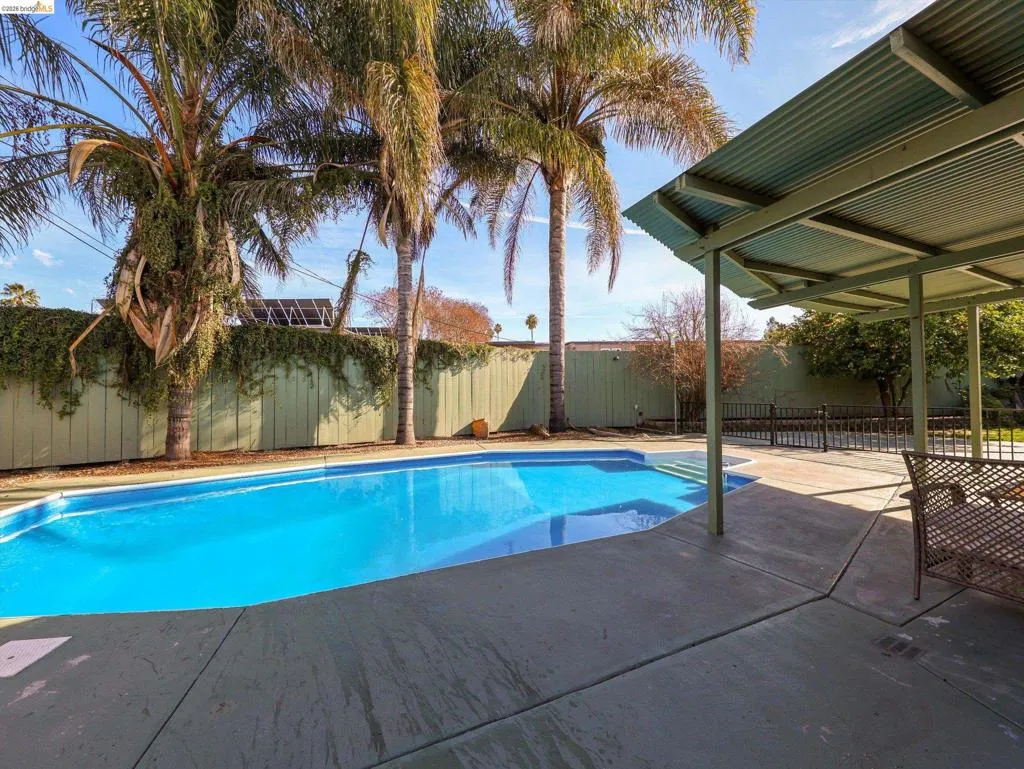 1134 1134 Lovell Ct, Concord, California 94520 home-pic-1