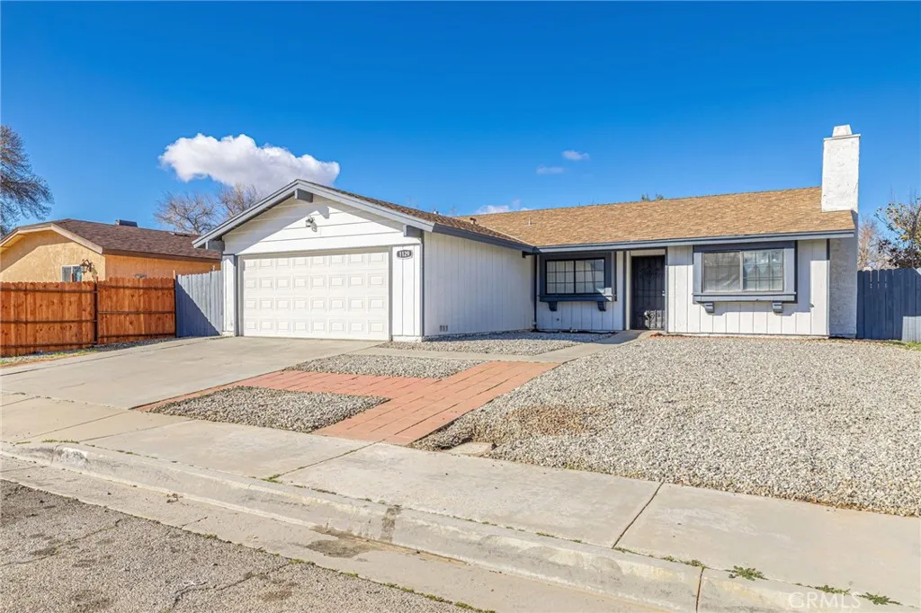 1129 Lightcap, Lancaster, California 93535 home-pic-2