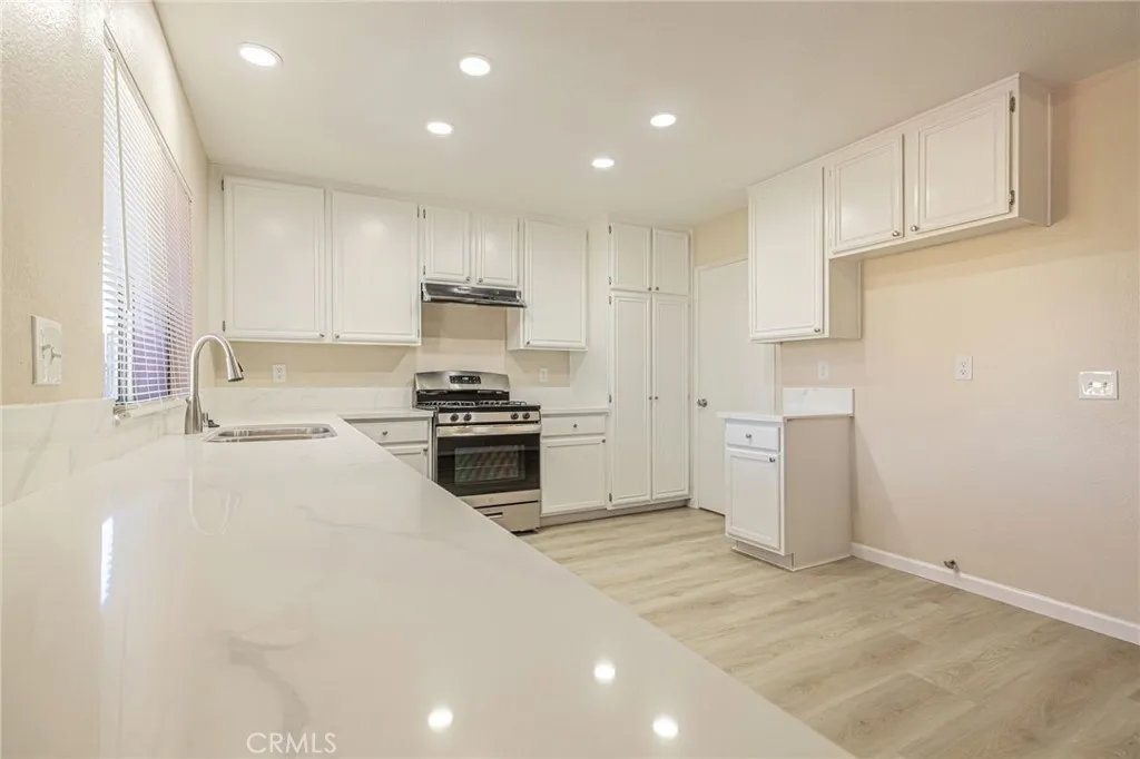 1129 Lightcap, Lancaster, California 93535 home-pic-14