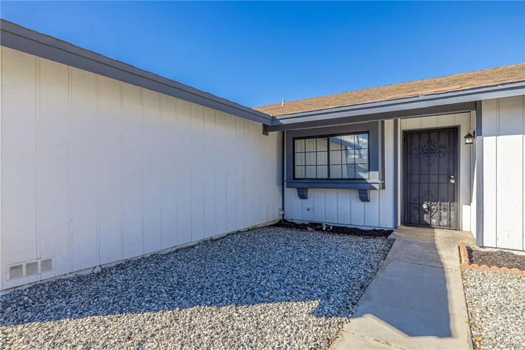 1129 Lightcap, Lancaster, California 93535 home-pic-4