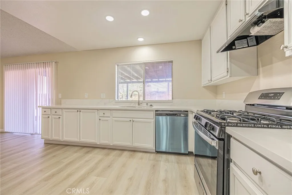 1129 Lightcap, Lancaster, California 93535 home-pic-15