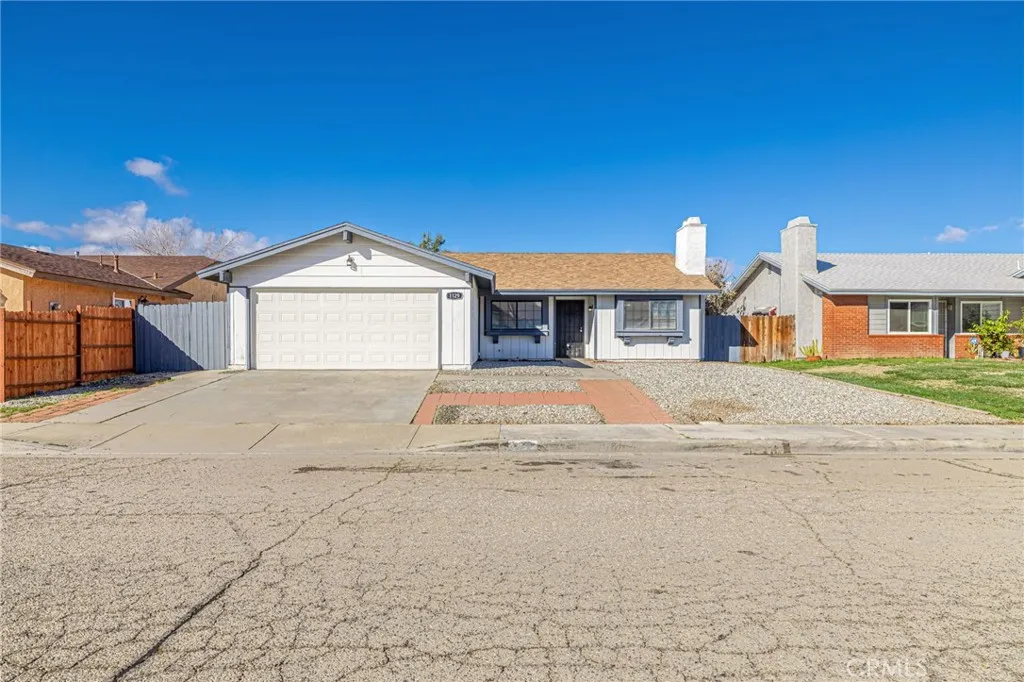 1129 Lightcap, Lancaster, California 93535 home-pic-1