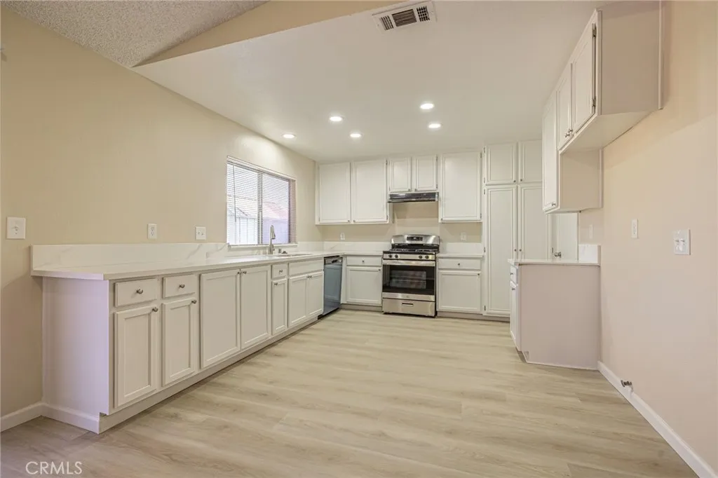 1129 Lightcap, Lancaster, California 93535 home-pic-13