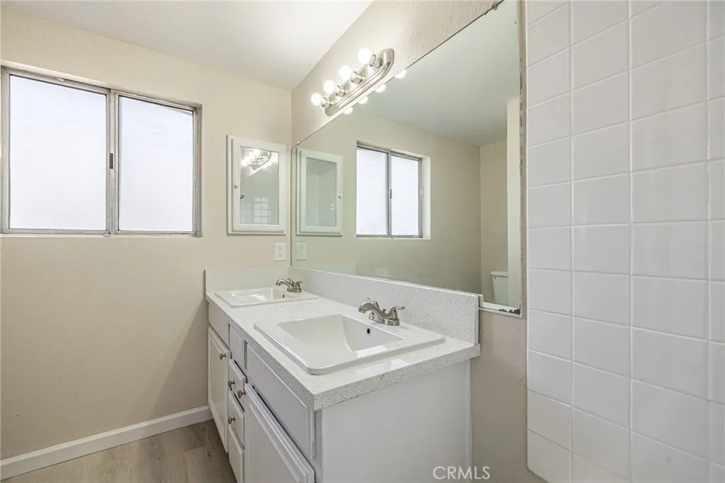 1129 Lightcap, Lancaster, California 93535 home-pic-24