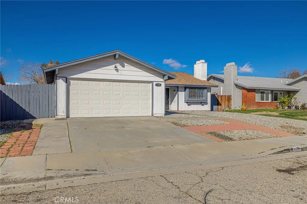 1129 Lightcap, Lancaster, California 93535 home-pic-3