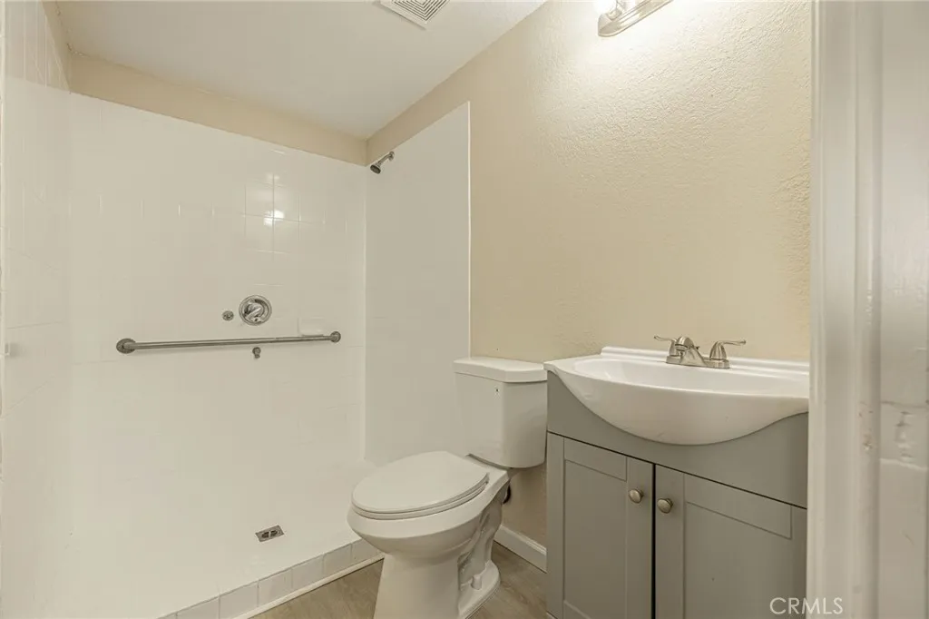 1129 Lightcap, Lancaster, California 93535 home-pic-18