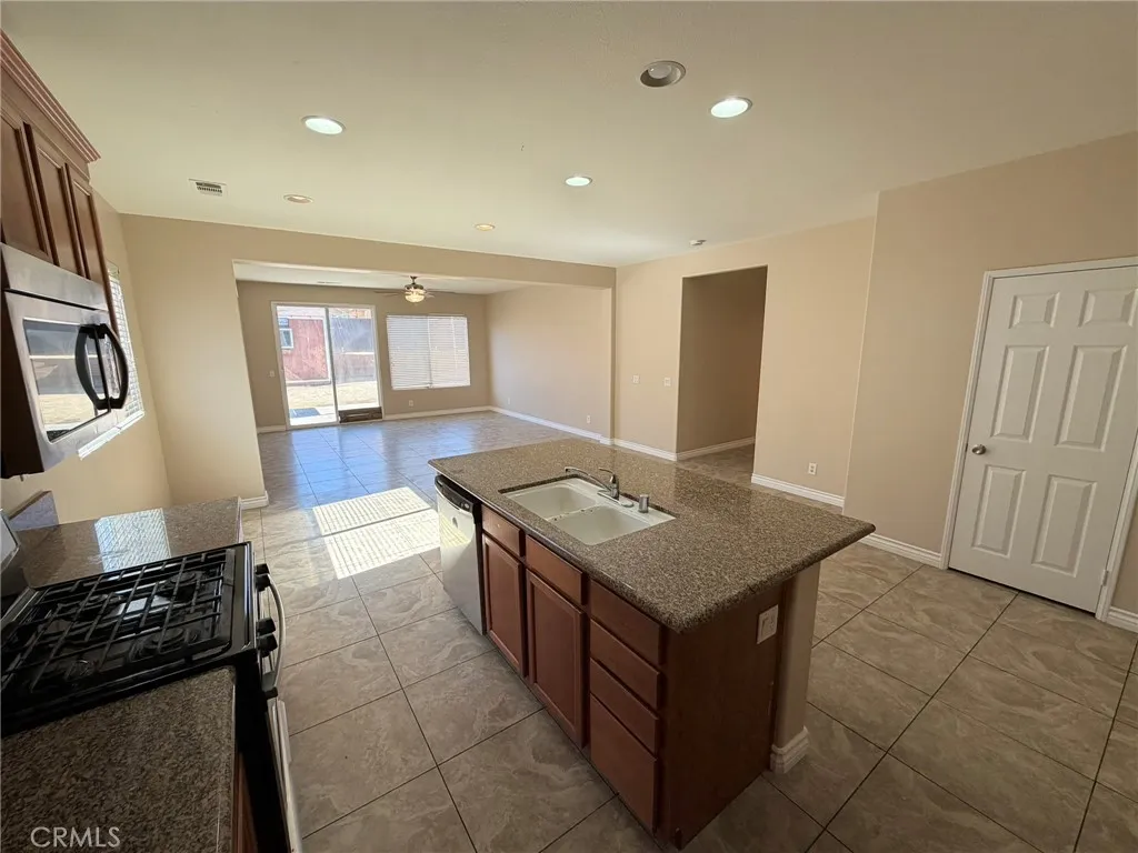 12810 Ethan, Victorville, California 92392 home-pic-4