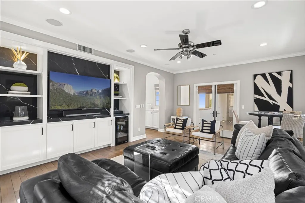 10885 Silverado, Tustin, California 92782 home-pic-24