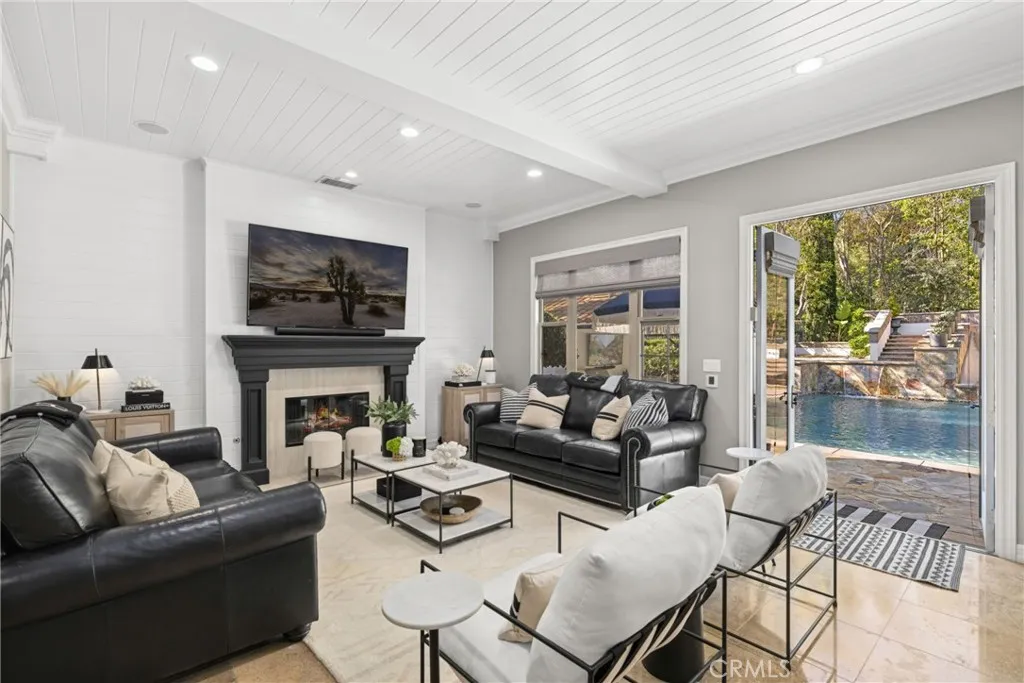 10885 Silverado, Tustin, California 92782 home-pic-11