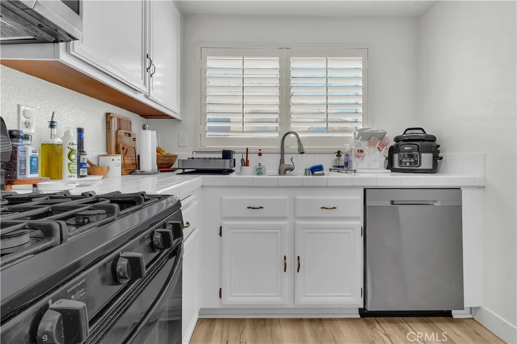 25144 Steinbeck F, Valencia, California 91381 home-pic-10