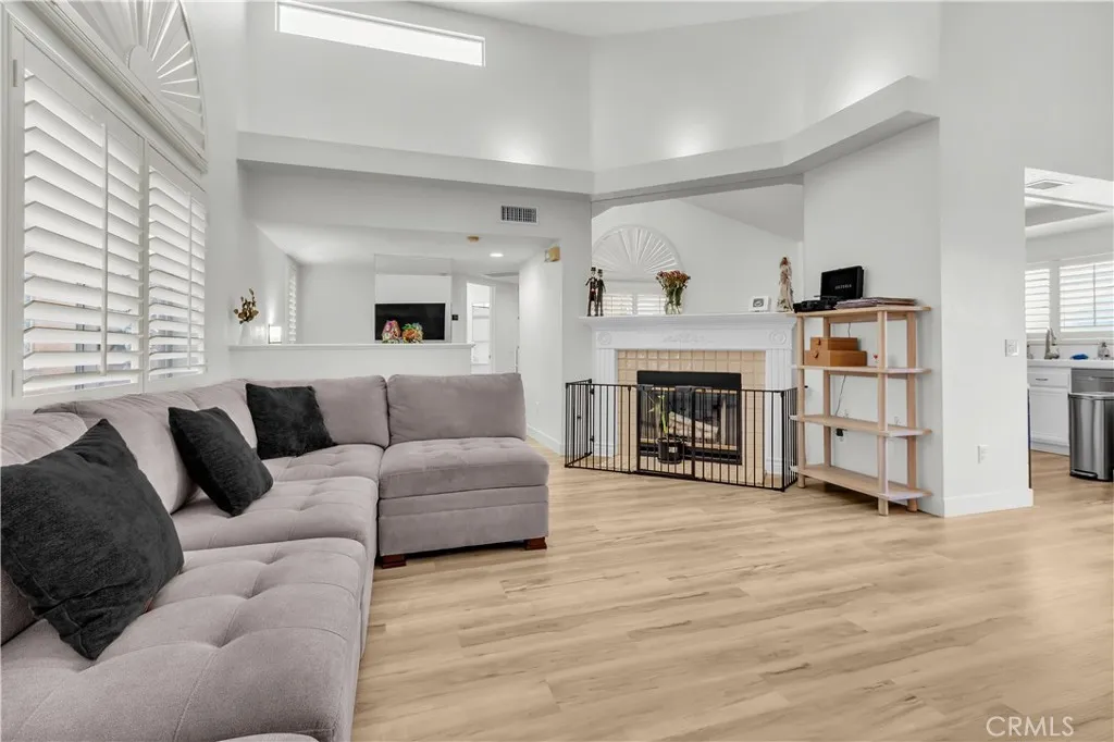 25144 Steinbeck F, Valencia, California 91381 home-pic-6