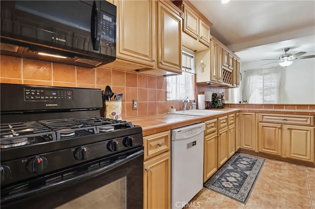 5913 Castana, Lakewood, California 90712 home-pic-20