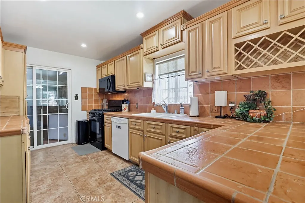 5913 Castana, Lakewood, California 90712 home-pic-17