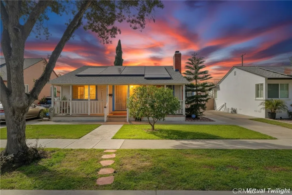 5913 Castana, Lakewood, California 90712 home-pic-1