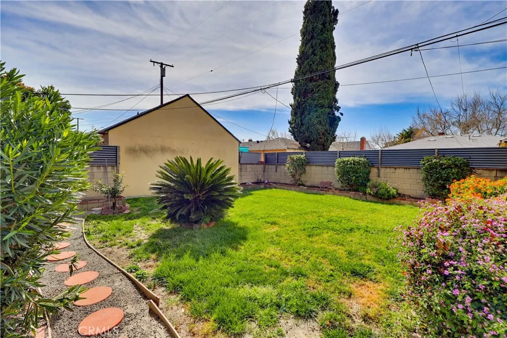 5913 Castana, Lakewood, California 90712 home-pic-38