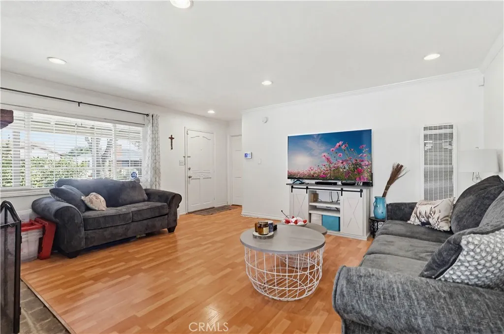5913 Castana, Lakewood, California 90712 home-pic-12