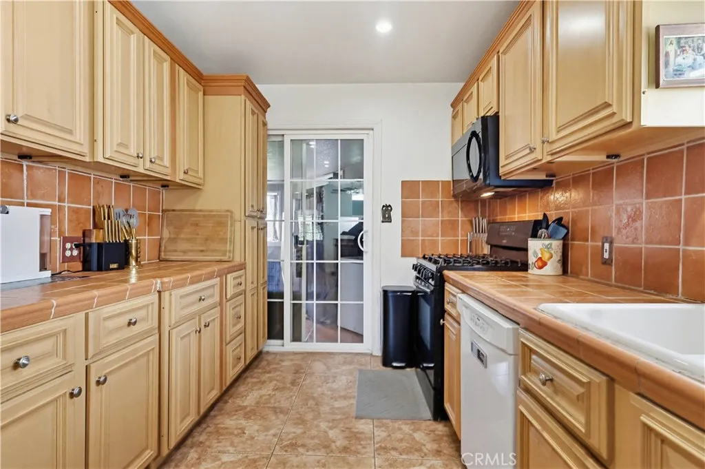 5913 Castana, Lakewood, California 90712 home-pic-18